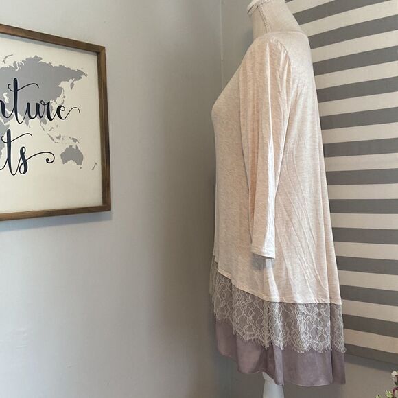 LOGO by Lori Goldstein Cream Knit Layered Opaque Lace Hem Tunic Blouse Sz Medium - Picture 4 of 7